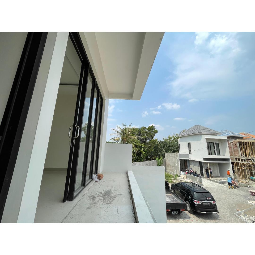 Dijual Rumah 2 Lantai Eksklusif Gentan Raya Lt72 Lb72 3KT 3KM Siap Huni