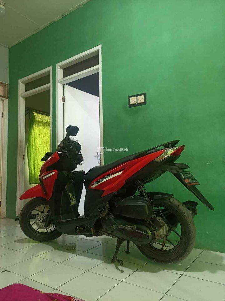 Motor Honda Vario 125 Merah Bekas Tahun 2017 Tipe CBS ISS Di Tangerang