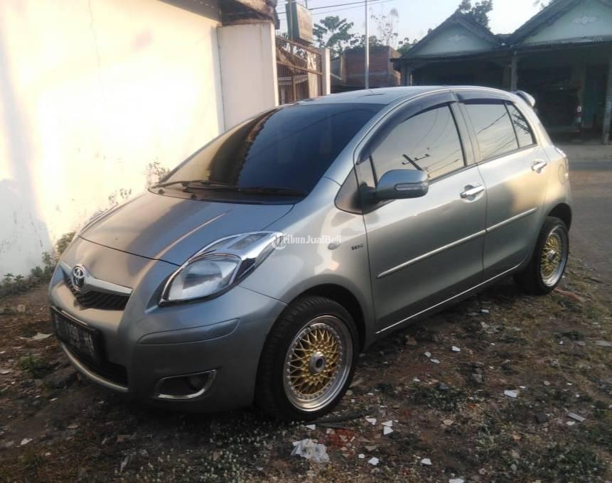 Mobil Toyota Yaris J Bekas Tahun 2010 Siap Pakai Warna Silver Metalik