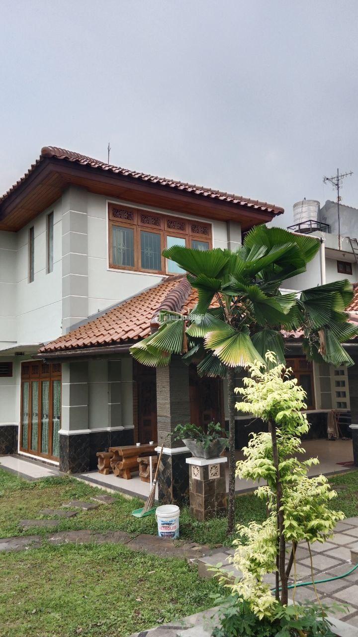 Dijual Rumah Mewah Dengan Kolam Renang Dekat Stasiun LRT Cibubur 2