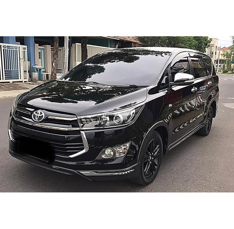 Toyota Innova Venturer AT Hitam 2017 Reborn Bekas Terawat Di Mojokerto