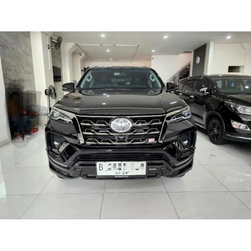 Mobil Toyota New Fortuner VRZ 2 8 GR Sport 4x2 AT 2023 Bekas Terawat