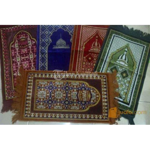 Jual Sajadah Bahan Bludru Macam Warna - Jakarta Timur