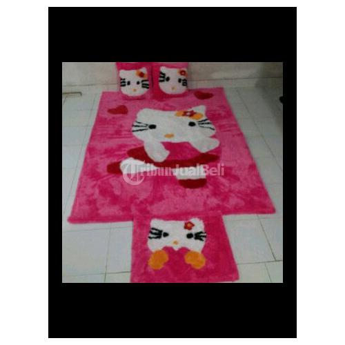 KARPET SET & BONEKA KARAKTER * Hello kitty * Dora emon * Mickey ...
