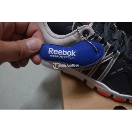 Sepatu top reebok yourflex