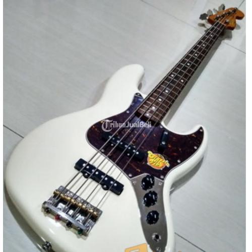 Bass squier outlet bekas