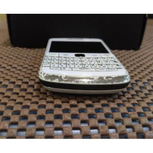 Blackberry Onyx 2 9780 WHITE Second Fullset Fungsi Normal Tidak Ada Kendala Nego Halus - Jakarta