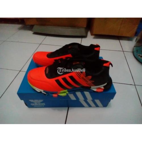 Foto sepatu outlet adidas warna merah