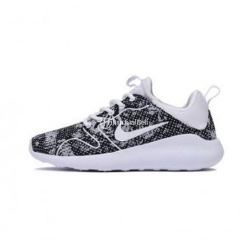 Running Shoes Cowok Nike Kaishi Run Print Warna Hitam Putih di