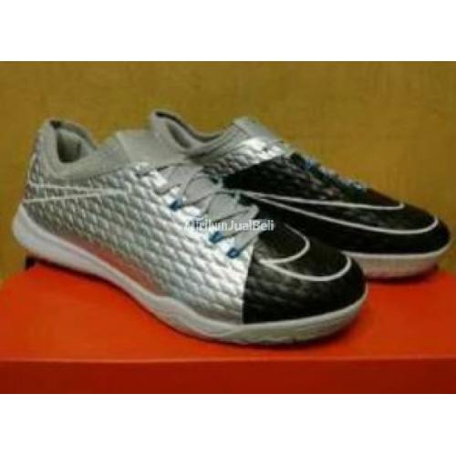 Sepatu futsal 2024 nike hypervenom black