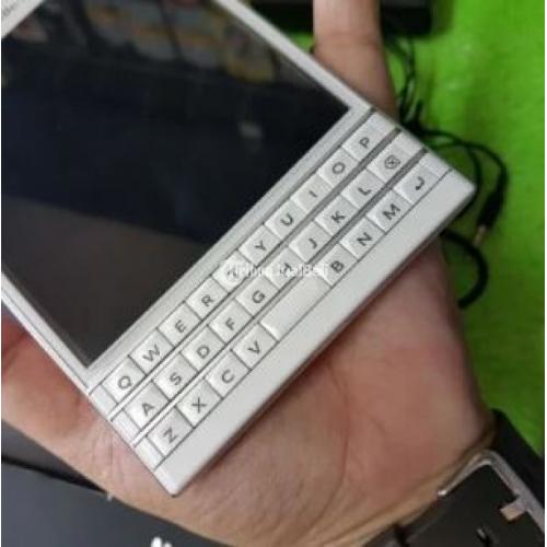 Blackberry Passport White 4G LTE Lengkap Original Mulus Single SIM Oke Banget - Depok