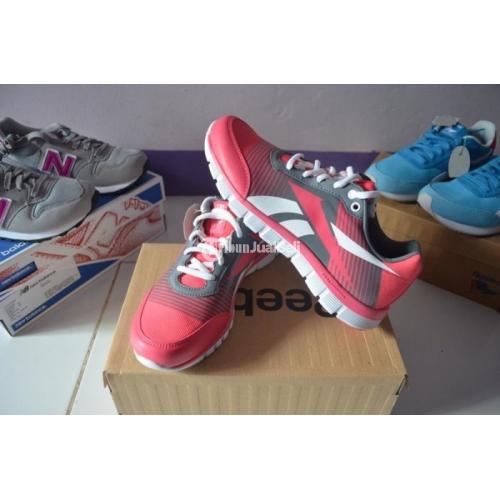 Sepatu reebok hotsell running wanita original