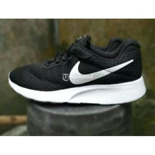 Sepatu nike hotsell tanjun original