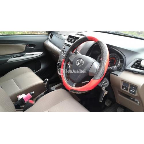 Avanza Merah Maroon: Lebih dari Sekadar Mobil Keluarga