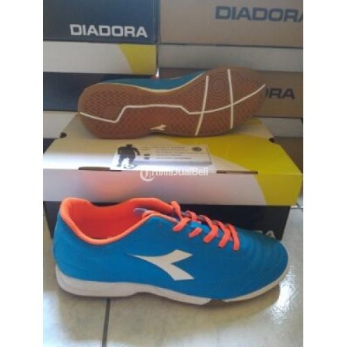 Sepatu Diadora Untuk Futsal Original Murah di Cimanggis Depok Tribun