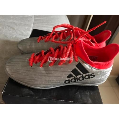 Sepatu Futsal Adidas Bagus Warna Silver Original Like New di