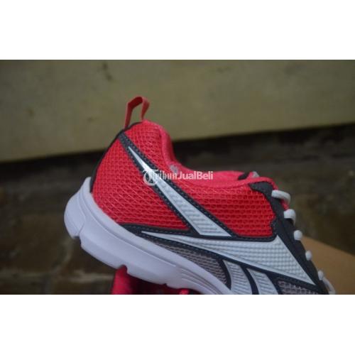 Sepatu reebok 2024 original wanita