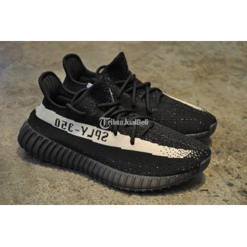 Harga sepatu outlet adidas yeezy hitam