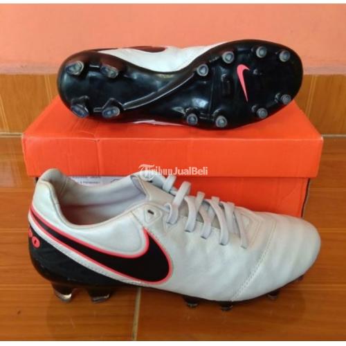 Nike tiempo sepatu on sale bola