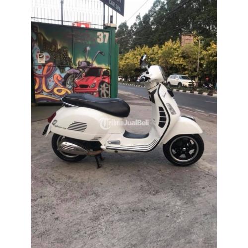Piaggio Vespa GTS 150 Bekas Tahun 2015 Sekuter Langka Full Ori