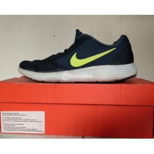 Harga sepatu discount nike revolution 3