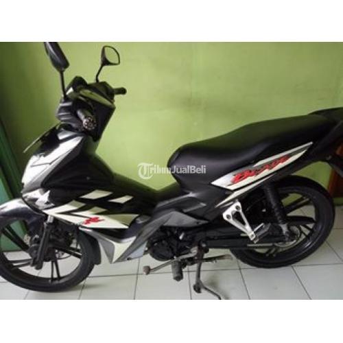 Motor Honda Blade 110 Bekas Tahun 2010 Warna Hitam Putih Lengkap