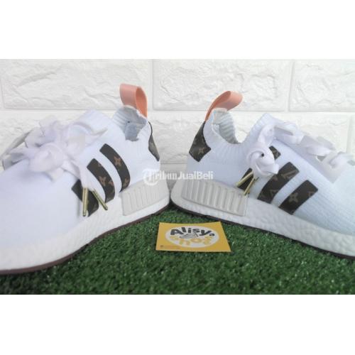 adidas gazelle silver green womens Adidas Originals Men NMD R1 Boost White HQ4451  Solestop.com