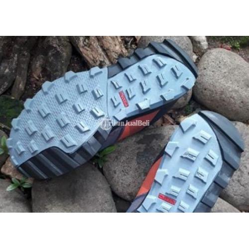 Sepatu on sale adidas kanadia