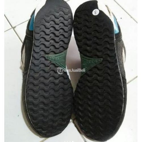 Sepatu Second Adidas ZX 700 Mulus Kondisi Masih Bagus Siap Pakai - Malang