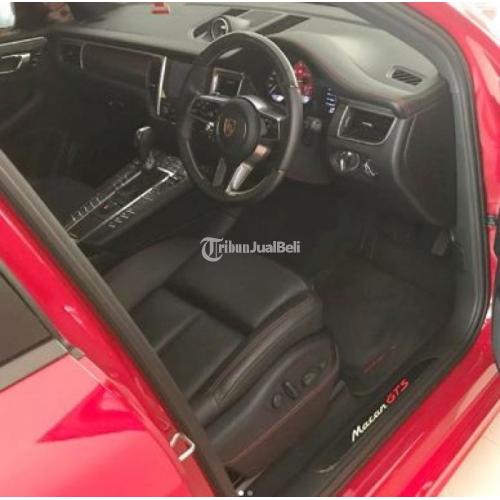 Mobil Porsche Macan GTS 2017 Second Red on Black Full Ori Sport Chrono - Surabaya