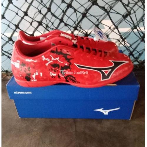 Sepatu futsal outlet mizuno merah