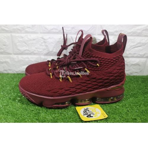 Lebron 15 sale burgundy and gold