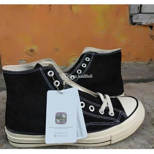 WTS Sepatu Ventela Hi Back To 70 Black Natural Size 41 di 42 Harga