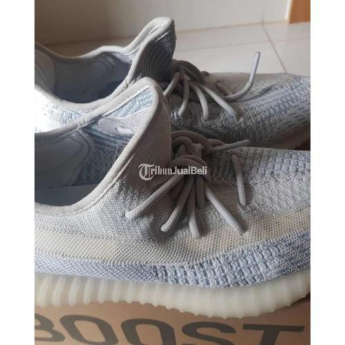 Harga sepatu outlet adidas yeezy putih