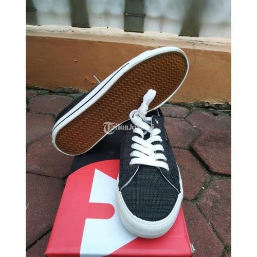 Sneakers Airwalk Size 42 Bagus Mulus Kondisi Baru harga Murah Meriah - Gresik