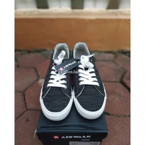 Sneakers Airwalk Size 42 Bagus Mulus Kondisi Baru harga Murah Meriah - Gresik