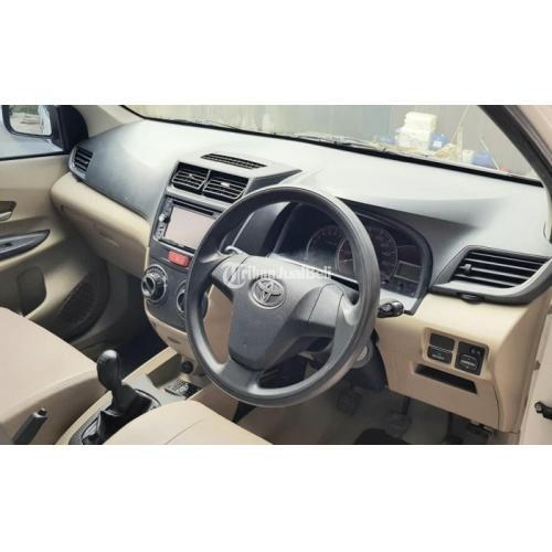 Avanza G Putih: Ikon Keandalan dan Fleksibilitas di Jalanan Indonesia