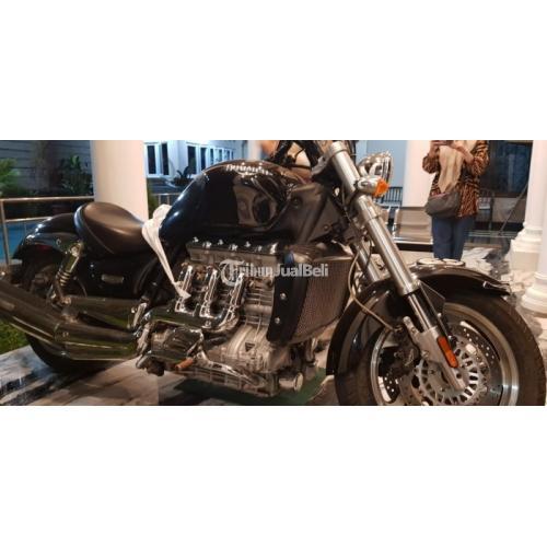Moge Triumph Rocket Bekas 2300cc 3 Cilinder - Bogor