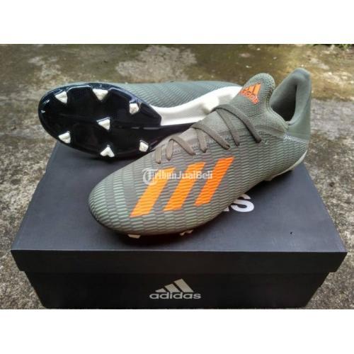 Foto sepatu outlet bola adidas terbaru