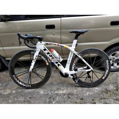 Sepeda road bike discount trek