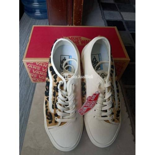 Foto sepatu 2024 vans leopard