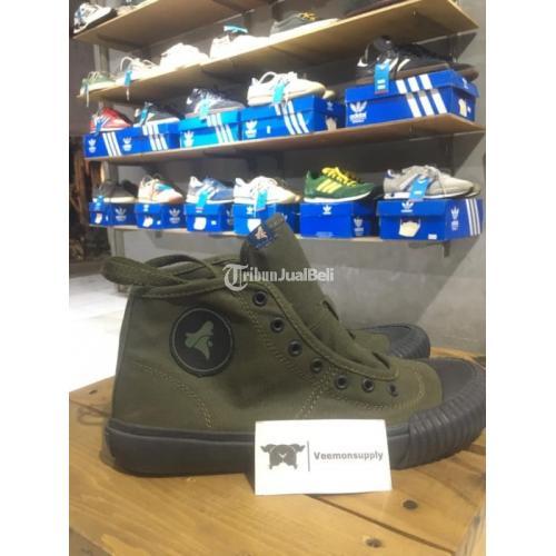 Sepatu Lokal Brodo Size 40 Warna Hijau Army Kondisi NEW Harga Murah Nego - Surabaya