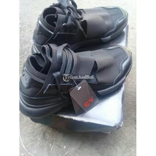 Sepatu adidas clearance full black