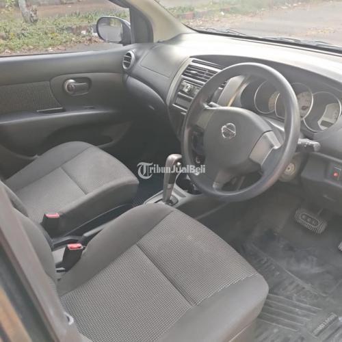 Mobil Nissan Livina SV 2013 Matic Warna Hitam Bekas Bisa Kredit - Sleman