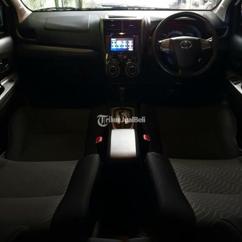 Mobil Toyota Avanza Veloz 2017 AT Bekas Dokumen Lengkap Toyota Record - Malang