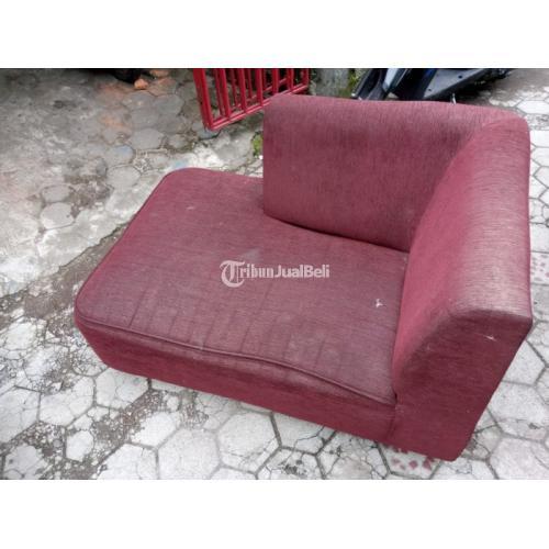 Sofa Santai Model L Warna Merah Bekas