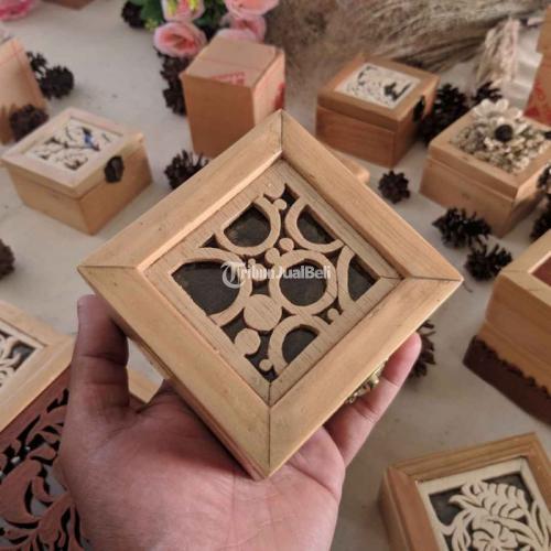 Kerajinan Ring Box Bahan Kayu Jati Belanda Handmade Tersedia Beragam Model - Yogyakarta