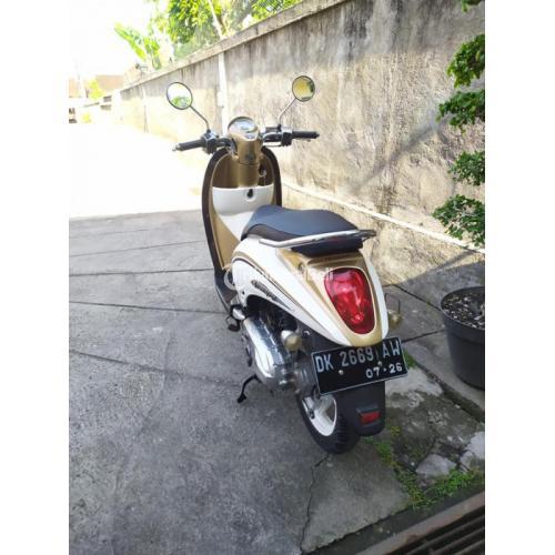 Motor Honda Scoopy 2011 Putih Bekas Surat Lengkap Pajak On - Denpasar