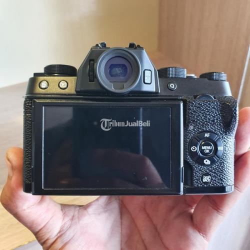 Kamera Mirrorless Fujifilm XT100 Fullset Box Bekas Normal Harga Nego di