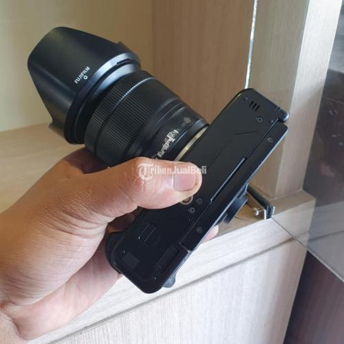 Kamera Mirrorless Fujifilm XT100 Fullset Box Bekas Normal Harga Nego di